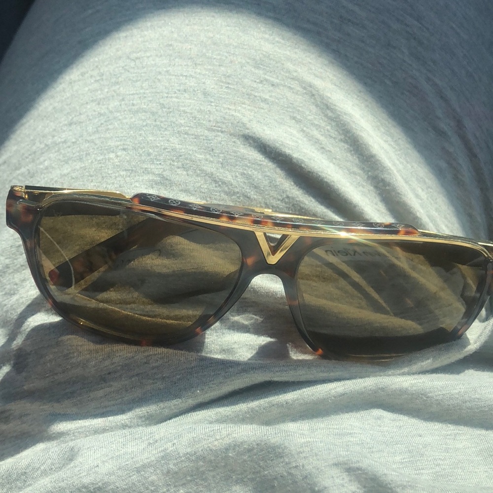 Lv glasses